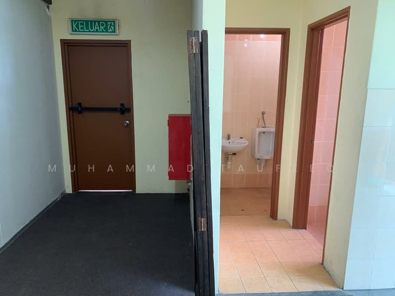 Office for Rent in Petaling Jaya (Selangor) - Muhammad Taufeeq - Corridor - PropertyGuru.com.my