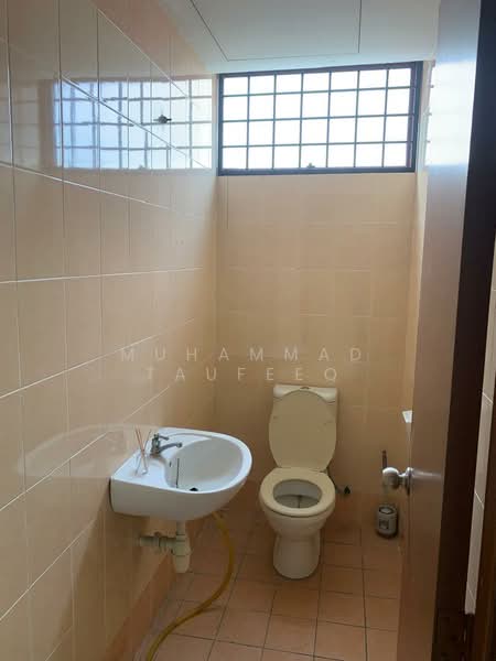 Office for Rent in Petaling Jaya (Selangor) - Muhammad Taufeeq - Bathroom - PropertyGuru.com.my