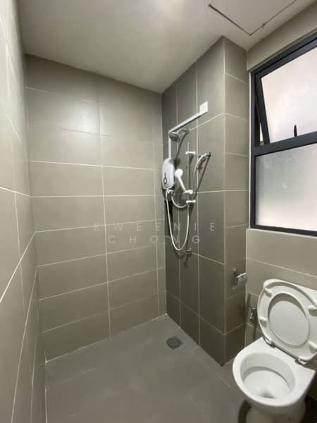Kondominium untuk Dijual di Lido Residency - Kweenie Chong - Bathroom - PropertyGuru.com.my