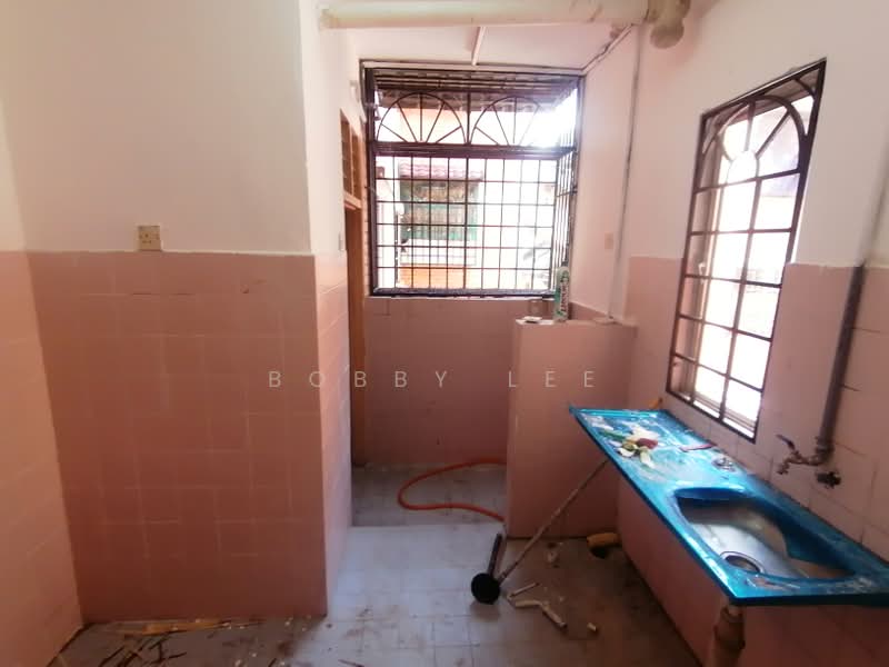 Rumah Flat untuk Dijual di Rajawali Apartment - Bobby Lee - Kitchen - PropertyGuru.com.my