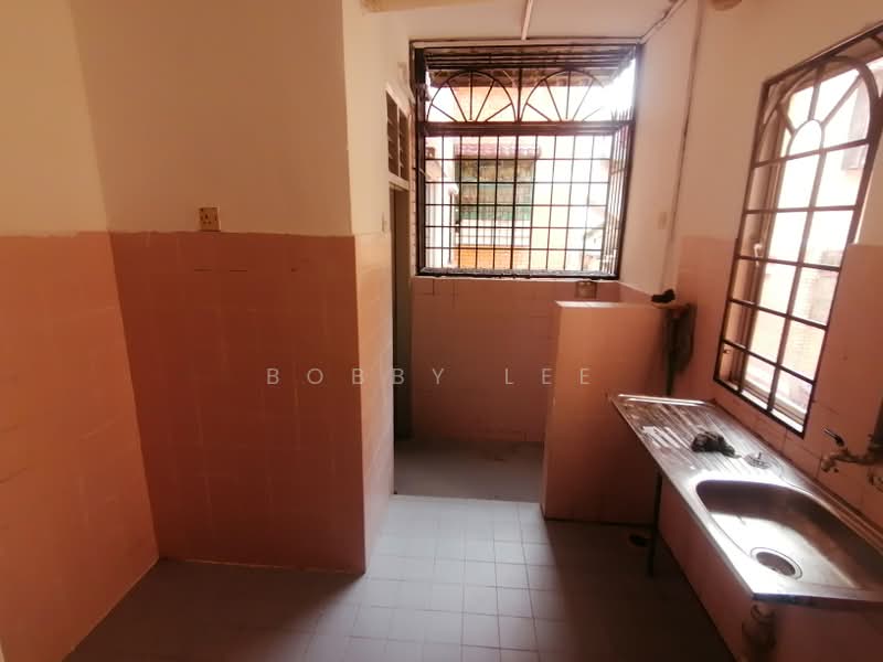 Rumah Flat untuk Dijual di Rajawali Apartment - Bobby Lee - Kitchen - PropertyGuru.com.my