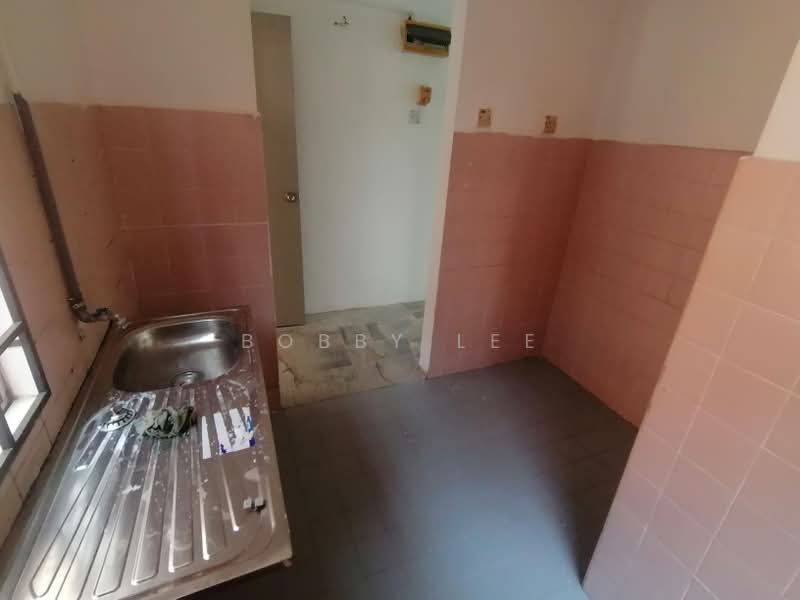 Rumah Flat untuk Dijual di Rajawali Apartment - Bobby Lee - Kitchen - PropertyGuru.com.my