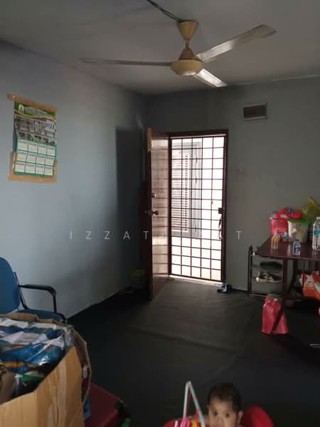 Apartment for Sale at PKNS Seri Kembangan - Izzati Mat - Living Room - PropertyGuru.com.my