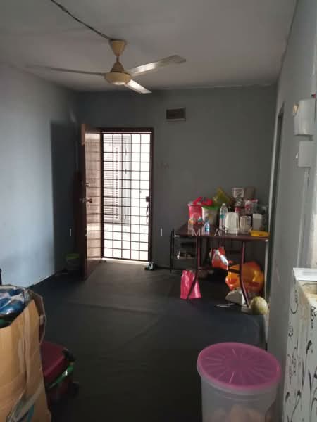 Apartment for Sale at PKNS Seri Kembangan - Izzati Mat - Living Room - PropertyGuru.com.my