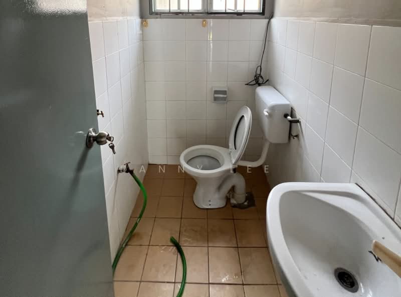 Terraced House for Sale in Bandar Putra Permai (Seri Kembangan) - Danny Lee - Bathroom - PropertyGuru.com.my