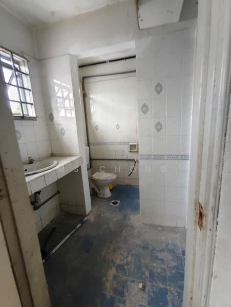 Factory for Rent in Bandar Pinggiran Subang (Shah Alam) - MS Chong - Bathroom - PropertyGuru.com.my