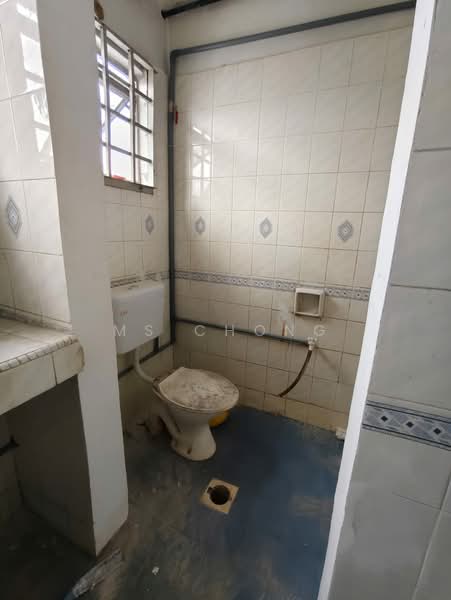 Factory for Rent in Bandar Pinggiran Subang (Shah Alam) - MS Chong - Bathroom - PropertyGuru.com.my