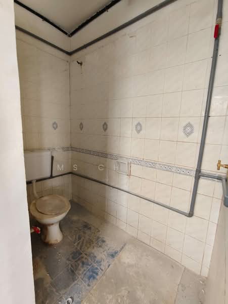 Factory for Rent in Bandar Pinggiran Subang (Shah Alam) - MS Chong - Bathroom - PropertyGuru.com.my