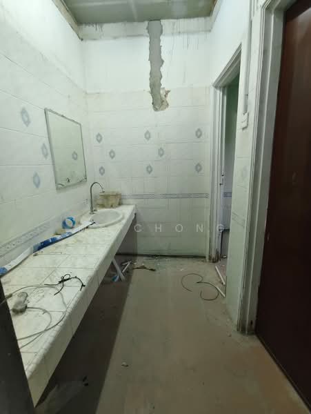 Factory for Rent in Bandar Pinggiran Subang (Shah Alam) - MS Chong - Bathroom - PropertyGuru.com.my