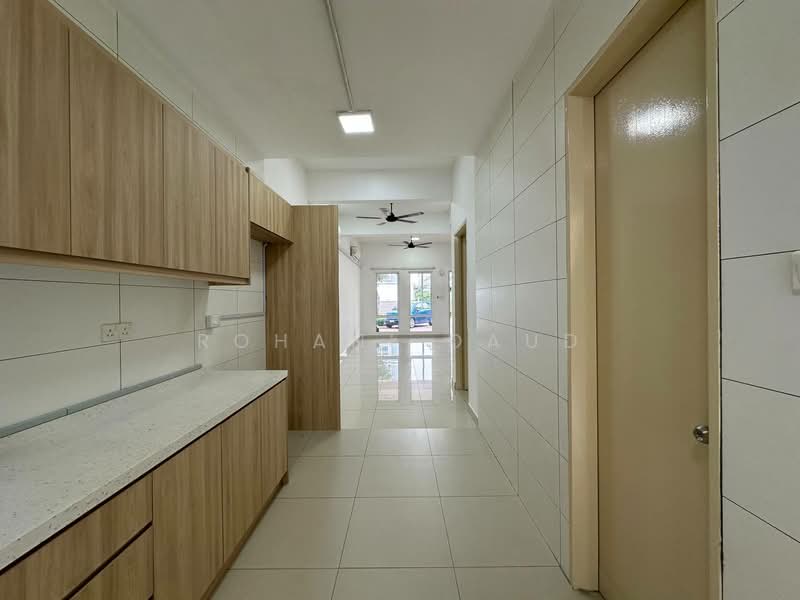 3-storey Terraced House for Rent in Taman Subang Mas (Subang Jaya) - Rohani Daud - Corridor - PropertyGuru.com.my