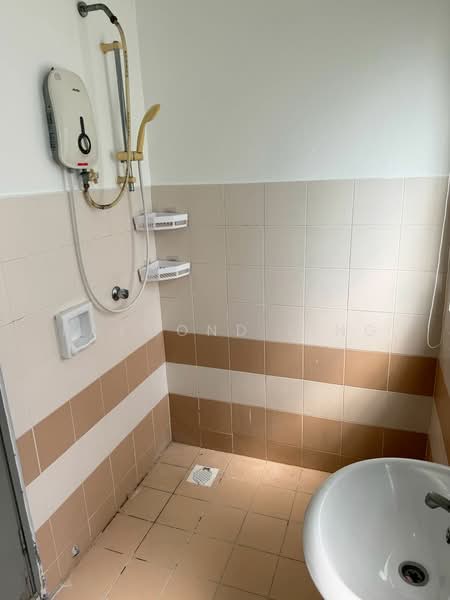 Condominium for Rent at Residensi Laguna (Sunway Belvedere) - Raymond Ling - Bathroom - PropertyGuru.com.my