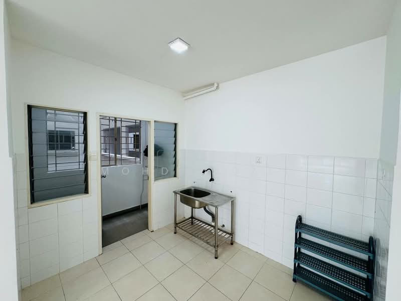 Apartment for Sale at Seri Baiduri - Mohd Fadzli - Kitchen - PropertyGuru.com.my