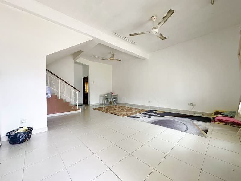 Rumah Teres 2 Tingkat untuk Dijual di Puncak Alam (Selangor) - NORFADILAH ZAINUDDIN - Living Room - PropertyGuru.com.my