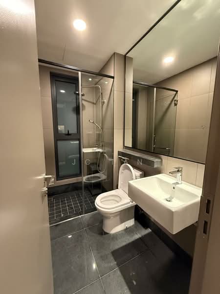 Servis Apartment untuk Disewa di Bloomsvale Menara Vista Petaling - JC Tan - Bathroom - PropertyGuru.com.my