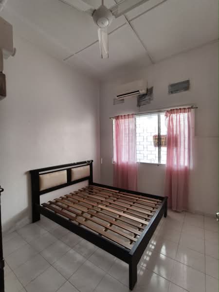 1-storey Terraced House for Rent in Kampung Lapan Tengkera (Melaka City) - Angie Ng - Bedroom - PropertyGuru.com.my