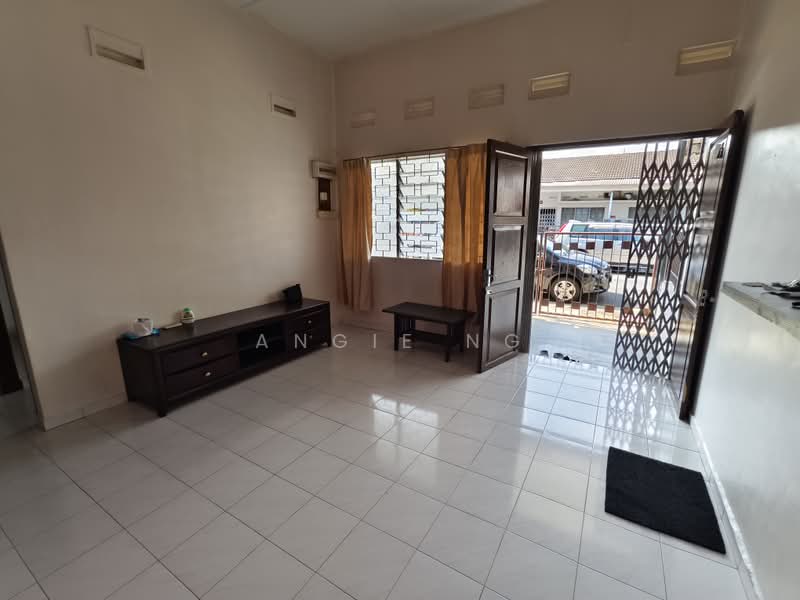 1-storey Terraced House for Rent in Kampung Lapan Tengkera (Melaka City) - Angie Ng - Living Room - PropertyGuru.com.my