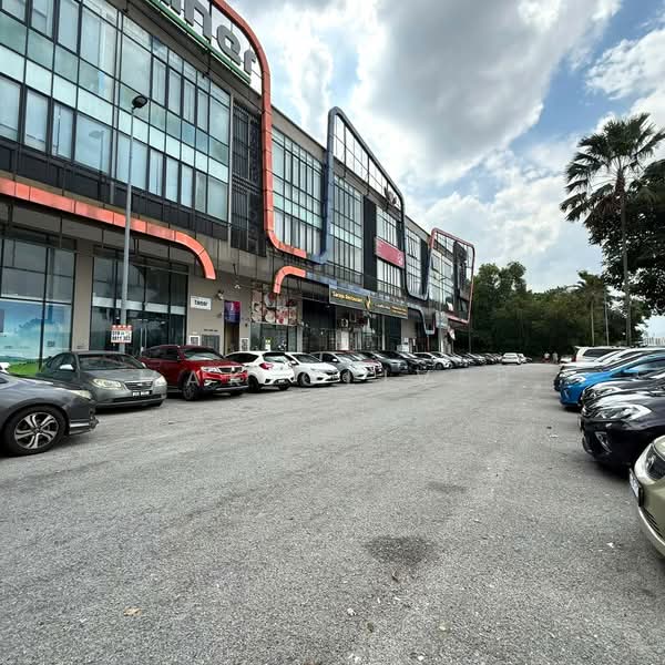 Kedai / Pejabat untuk Dijual di Serdang (Seri Kembangan) - Mak Oliver - Exterior - PropertyGuru.com.my