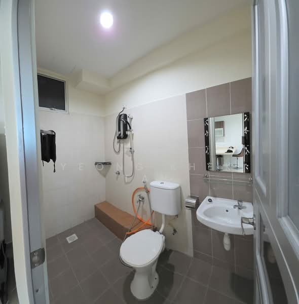 Pangsapuri untuk Dijual di Seri Emas - Yeong Khek Tan - Bathroom - PropertyGuru.com.my