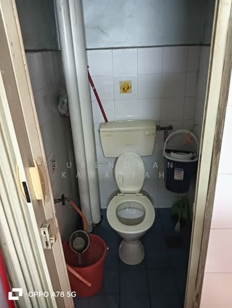 Pangsapuri untuk Dijual di Seri Ayu Apartment - Surendran Karapiah - Bathroom - PropertyGuru.com.my