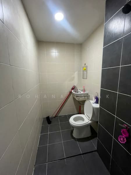 Townhouse for Sale in Kuala Selangor (Selangor) - Rohana Ishak - Bathroom - PropertyGuru.com.my