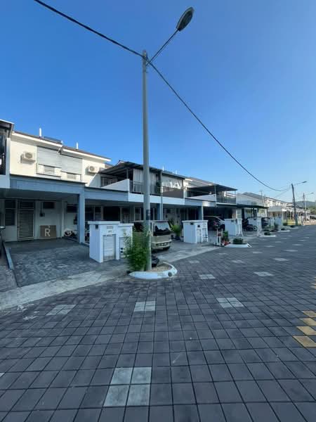 Townhouse for Sale in Kuala Selangor (Selangor) - Rohana Ishak - Exterior - PropertyGuru.com.my