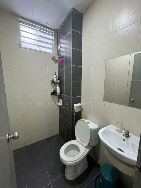 Townhouse for Sale in Kuala Selangor (Selangor) - Rohana Ishak - Bathroom - PropertyGuru.com.my