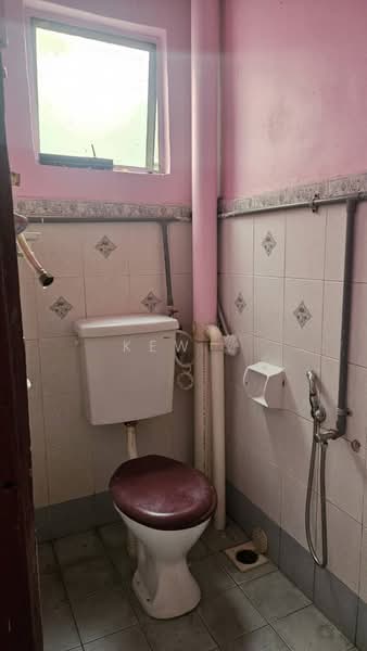Rumah Flat untuk Disewa di Bolton Industrial Park - Kew . - Bathroom - PropertyGuru.com.my