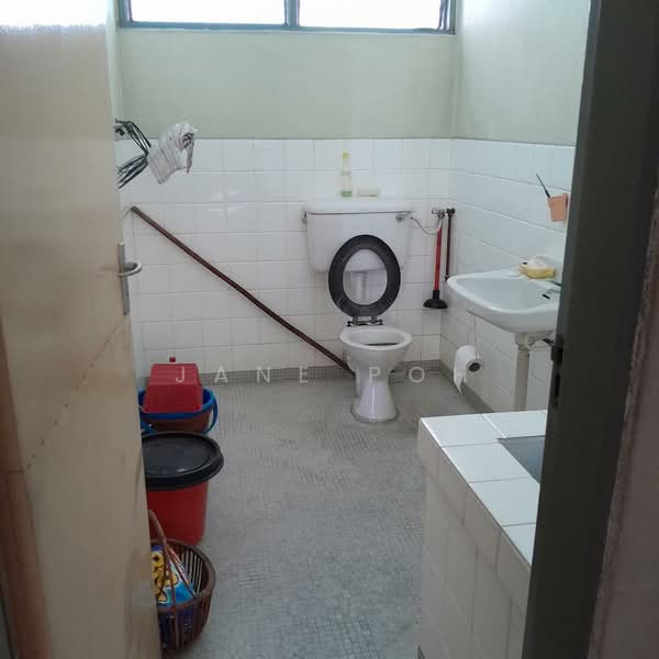 Rumah Teres 2 Tingkat untuk Dijual di Island Glades (Jelutong) - Jane Poh - Bathroom - PropertyGuru.com.my