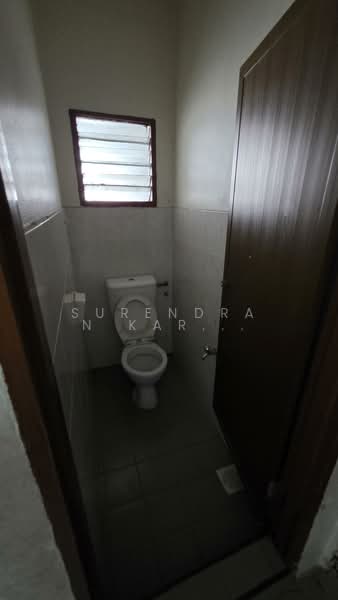 1-storey Terraced House for Sale in Off Jalan Meru (Klang) - Surendran Karapiah - Bathroom - PropertyGuru.com.my