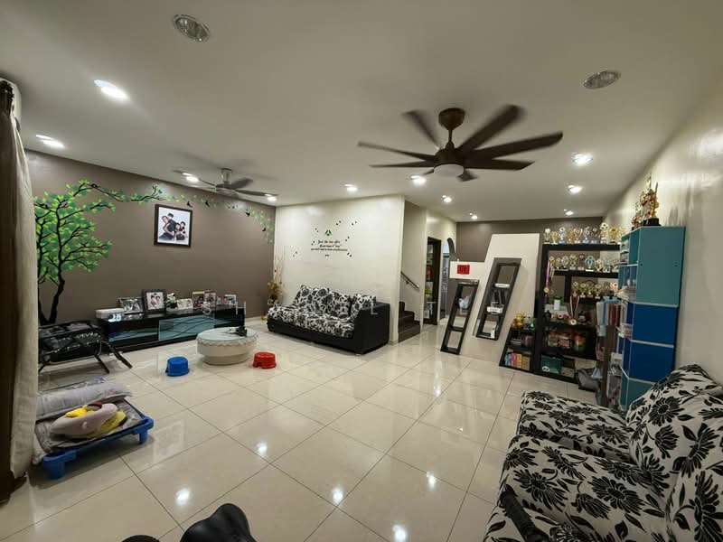 Rumah Teres 2 Tingkat untuk Dijual di Taman Sri Kluang (Kluang) - Shanel Tee - Living Room - PropertyGuru.com.my