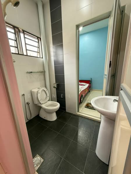 Rumah Teres 2 Tingkat untuk Dijual di Taman Sri Kluang (Kluang) - Shanel Tee - Bathroom - PropertyGuru.com.my