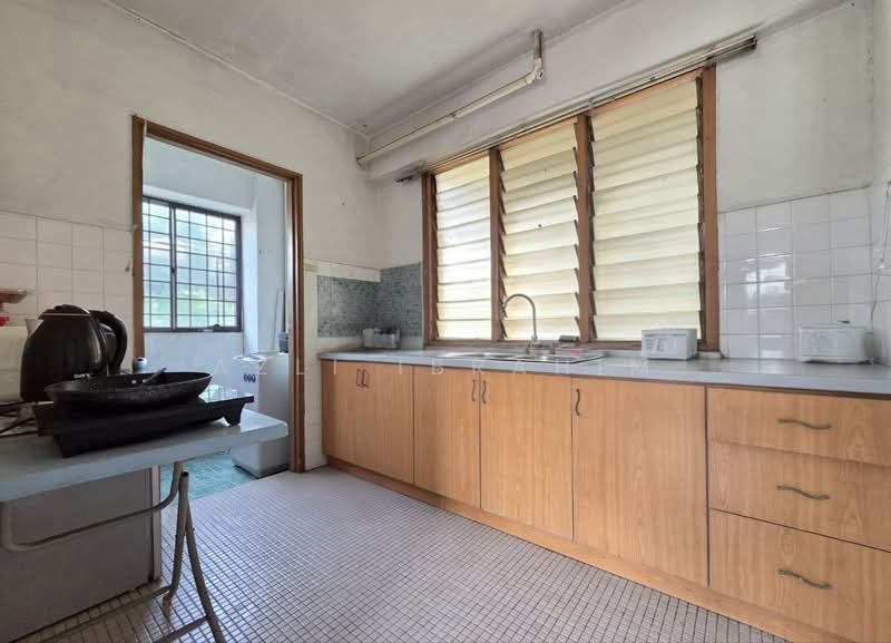 Pangsapuri untuk Dijual di Pangsapuri Dahlia Court - Azli Ibrahim - Kitchen - PropertyGuru.com.my