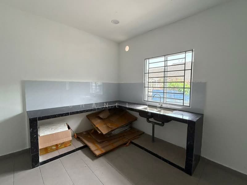 1-storey Terraced House for Sale in Kluang (Johor) - Shanel Tee - Kitchen - PropertyGuru.com.my