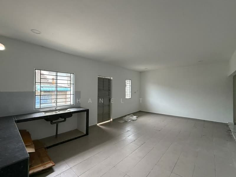1-storey Terraced House for Sale in Kluang (Johor) - Shanel Tee - Kitchen - PropertyGuru.com.my