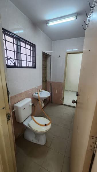 2.5-storey Terraced House for Sale in Seri Kembangan (Selangor) - Ron Liew - Bathroom - PropertyGuru.com.my