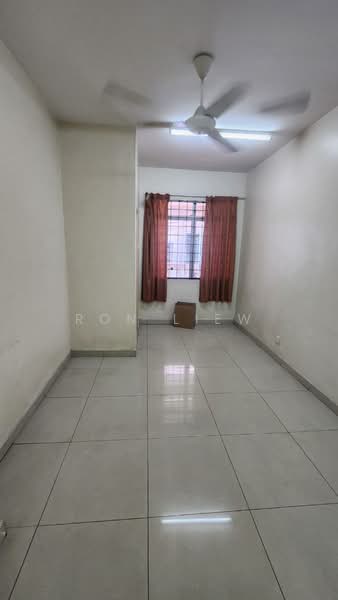 2.5-storey Terraced House for Sale in Seri Kembangan (Selangor) - Ron Liew - Living Room - PropertyGuru.com.my