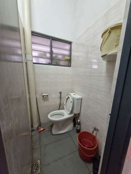 Shop for Sale in Taman Ilham (Kluang) - Shanel Tee - Bathroom - PropertyGuru.com.my