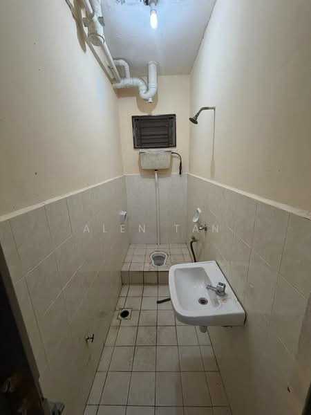 Pangsapuri untuk Disewa di Bandar Baru Uda - Alen Tan - Bathroom - PropertyGuru.com.my