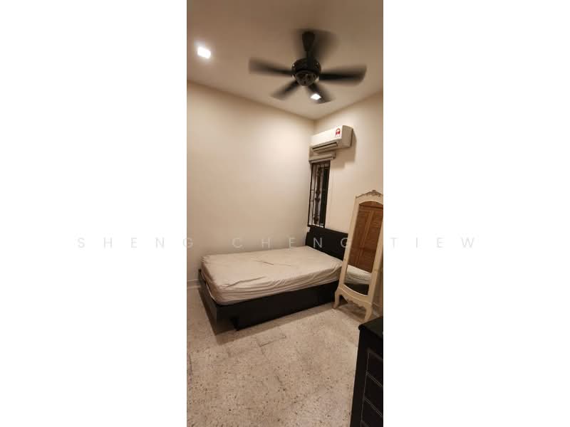1-storey Terraced House for Sale in Taman Pelangi (Johor Bahru) - Sheng Cheng Tiew - Bedroom - PropertyGuru.com.my