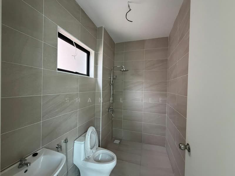 Rumah Kluster untuk Dijual di Taman Tasik Indah (Kluang) - Shanel Tee - Bathroom - PropertyGuru.com.my
