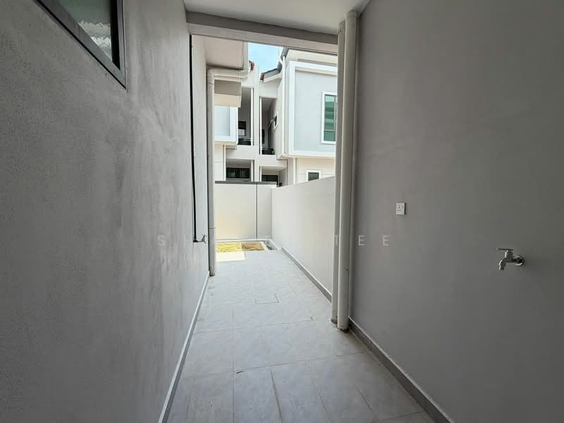 Rumah Kluster untuk Dijual di Taman Tasik Indah (Kluang) - Shanel Tee - Exterior - PropertyGuru.com.my