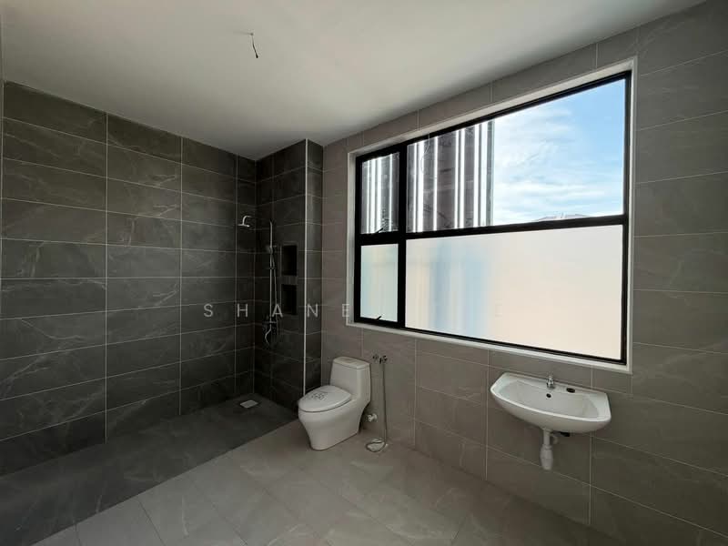 Rumah Kluster untuk Dijual di Taman Tasik Indah (Kluang) - Shanel Tee - Bathroom - PropertyGuru.com.my