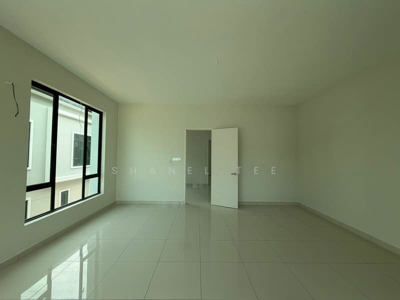 Rumah Kluster untuk Dijual di Taman Tasik Indah (Kluang) - Shanel Tee - Living Room - PropertyGuru.com.my