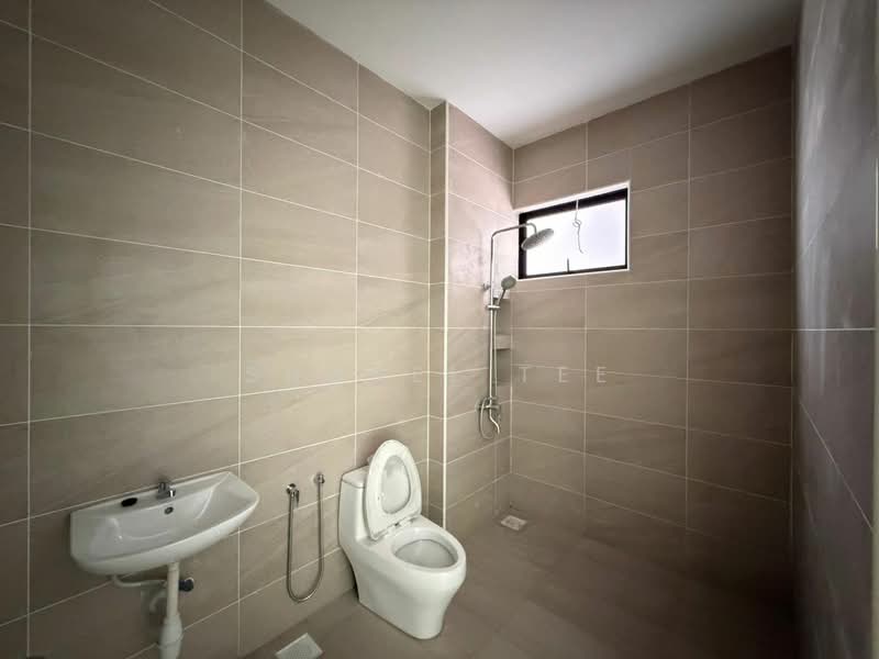 Rumah Kluster untuk Dijual di Taman Tasik Indah (Kluang) - Shanel Tee - Bathroom - PropertyGuru.com.my
