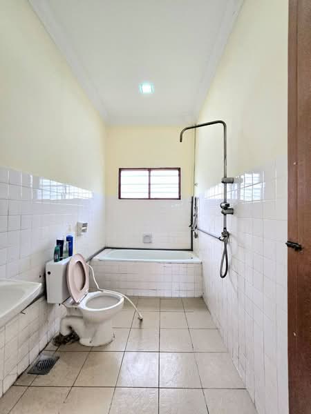 Rumah Teres 2 Tingkat untuk Dijual di Taman Cempaka (Ampang) - Azli Ibrahim - Bathroom - PropertyGuru.com.my