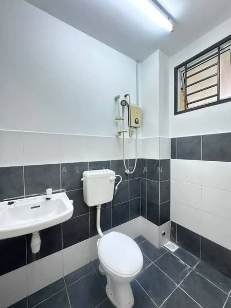 2-storey Terraced House for Rent in Taman Nusantara Prima (Gelang Patah) - Alen Tan - Bathroom - PropertyGuru.com.my
