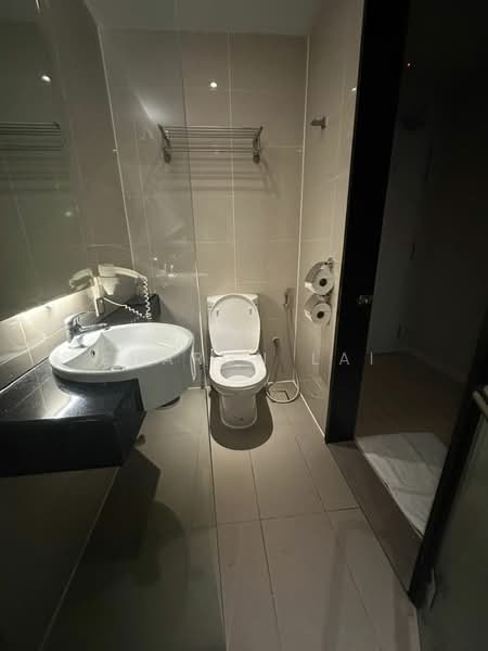 Servis Apartment untuk Disewa di Centrestage Designer Suite - Sharon Lai - Bathroom - PropertyGuru.com.my