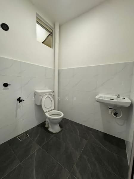2-storey Terraced House for Sale in Taman Bestari Indah (Ulu Tiram) - Vanessa Lim - Bathroom - PropertyGuru.com.my