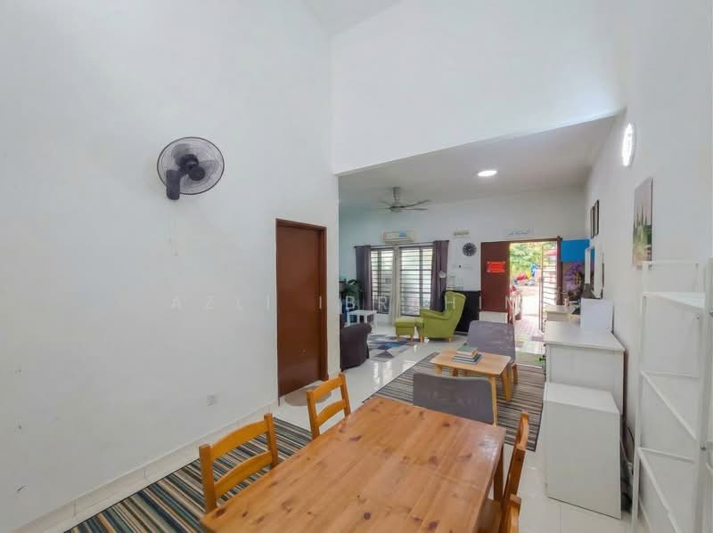 Rumah Teres 1 Tingkat untuk Dijual di Taman Lestari Mewah (Semenyih) - Azli Ibrahim - Living Room - PropertyGuru.com.my