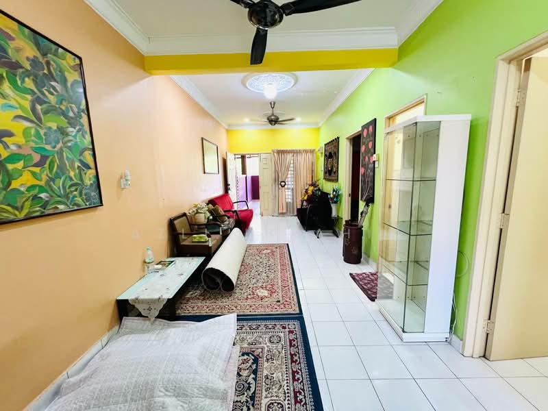 Rumah Teres 1 Tingkat untuk Dijual di Taman Pelangi Semenyih (Semenyih) - Azli Ibrahim - Living Room - PropertyGuru.com.my